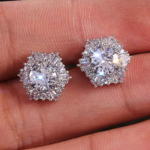 18K White Gold Hexagon Halo stud earrings - Picture 3 of 4
